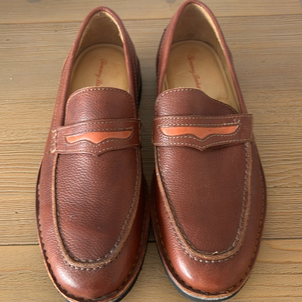 Tommy Bahama Men’s leather slip on Loafers.Size 8 1/2 M.